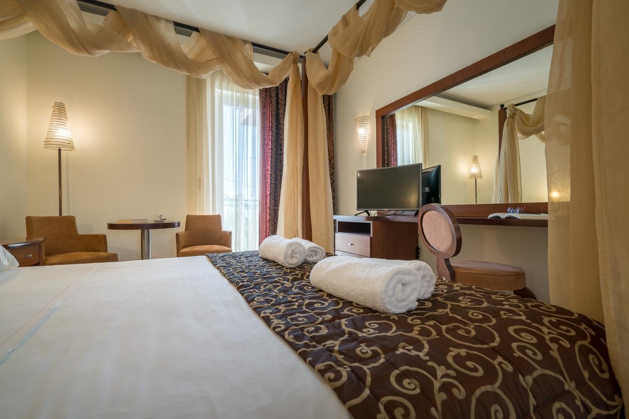 ซานเต พาร์ค โฮเต็ล บีดับเบิลยู พรีเมียร์ คอลเลคชั่น Hotel ลากานาส ภายนอก รูปภาพ